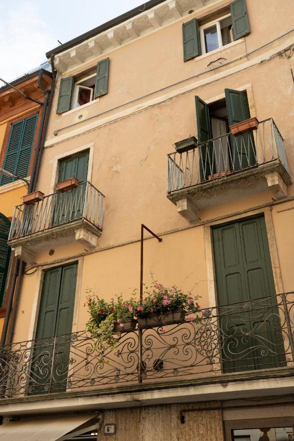 Il Nido Di Irena A Verona Bagian luar foto